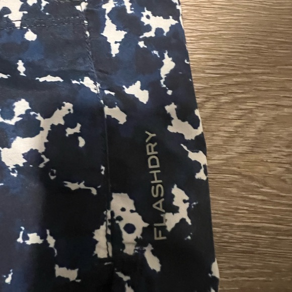 Women’s Size M The North Face shorts - Picture 2 of 3